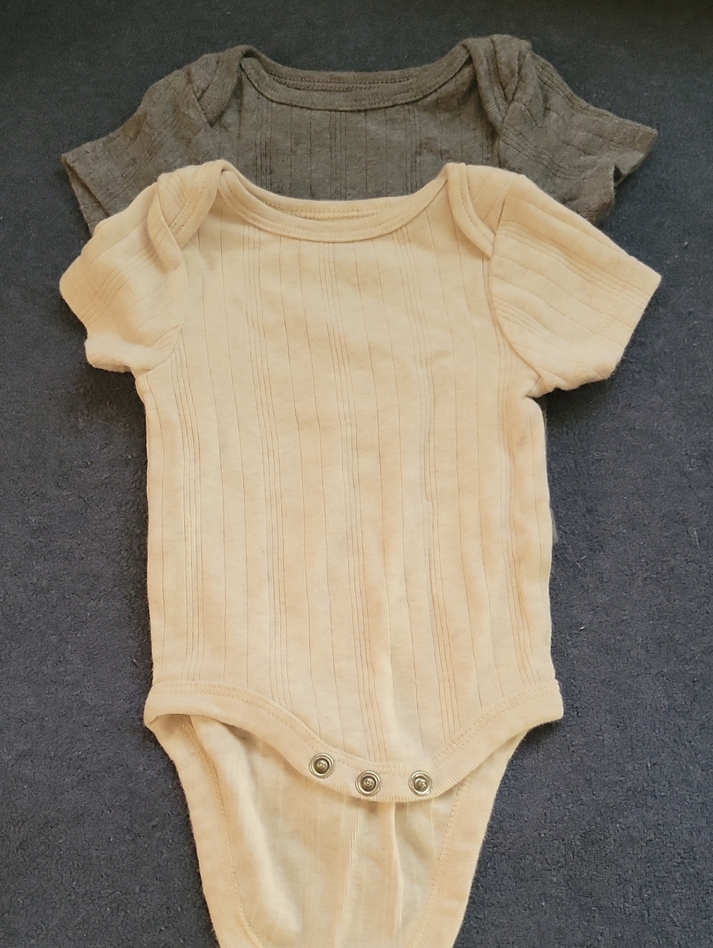 NWOT Cloud Island NB Onsies 2 Pack Gray & Beige